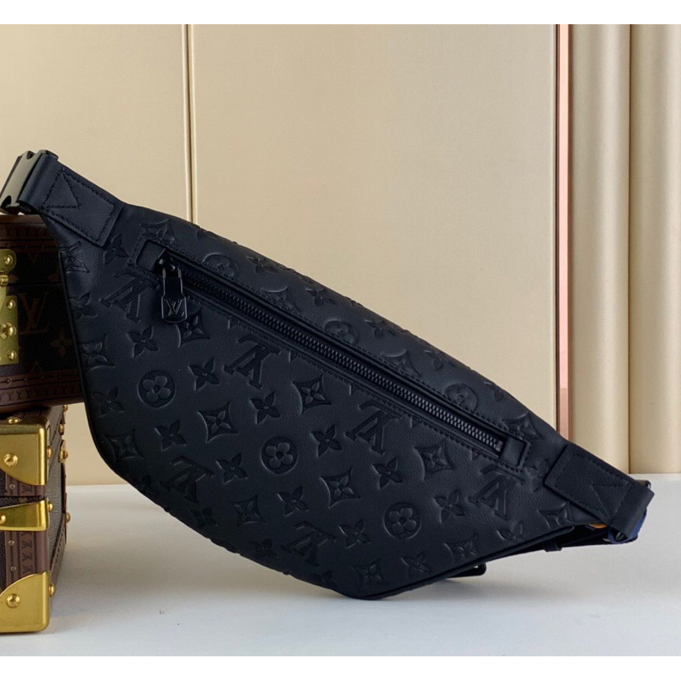 Louis Vuitton M46036 Monogram Discovery Bum Bag PM Belt Bag Black