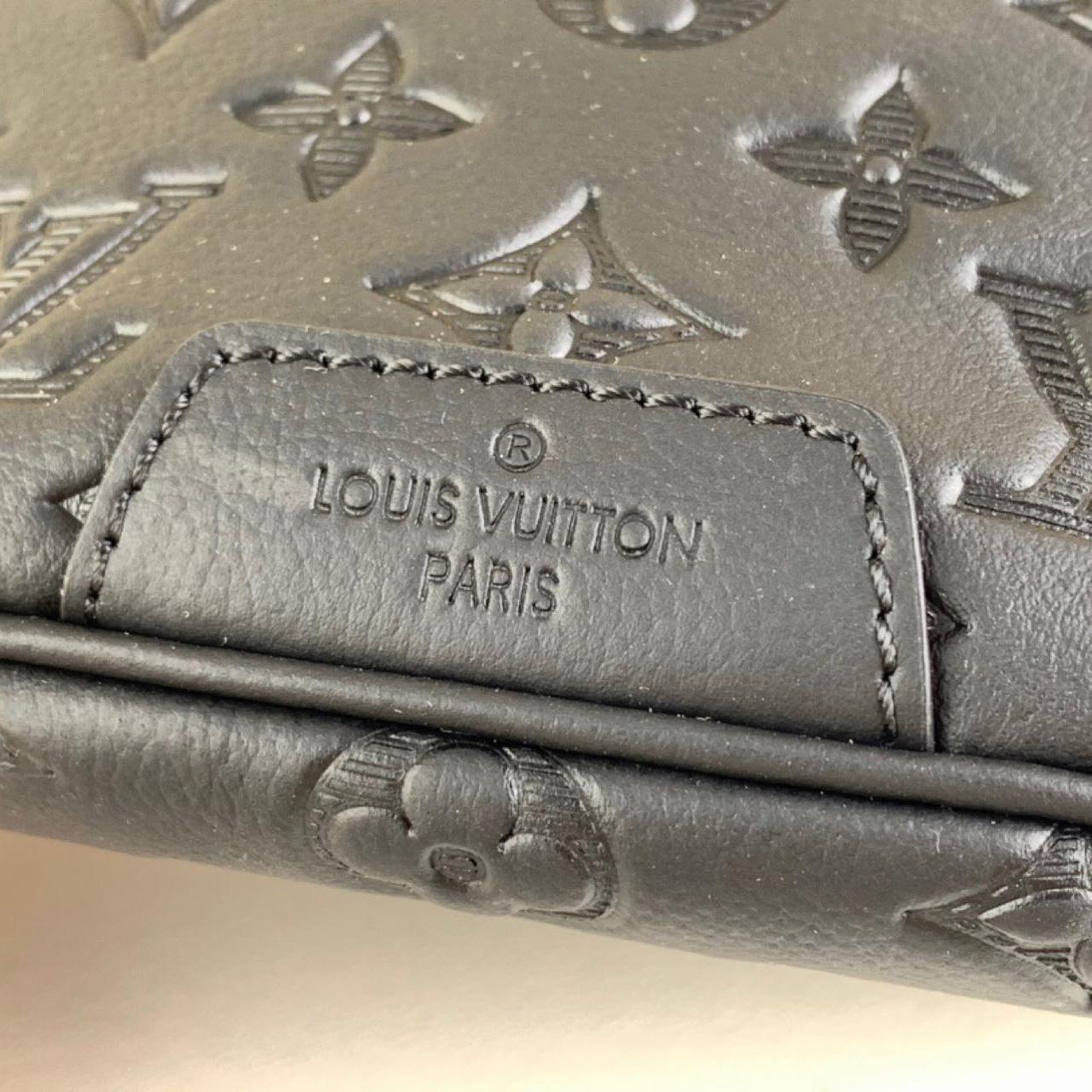 LOUIS VUITTON Louis Vuitton Monogram Shadow Discovery Bum Bag PM Waist  Pouch Body M46036